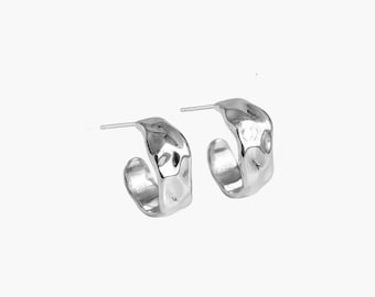 Orecchini a cerchio in argento fuso / Cerchi scultorei organici / Orecchini minimalisti di tendenza / Gioielli moderni in metallo liquido