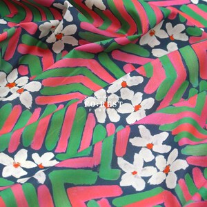 Liberty of London (Tessuto di cotone Tana Lawn) - Ritratto di fiore A - 50 cm
