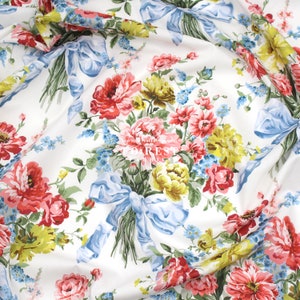 Liberty of London (tessuto da prato in cotone Tana) – Bouquet di fiocchi A, collezione Bridgerton, A, 50 cm