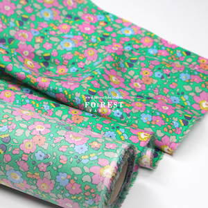Liberty of London (tessuto di cotone Tana Lawn) - Betsy Meadow Flower B - 50 cm