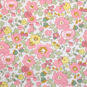 Liberty of London (Organic Tana Lawn Cotton Fabric) - Betsy Flower - 50cm