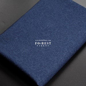 Liberty of London (Tessuto di cotone Tana Lawn) - Betsy Navy tono su tono - 50 cm