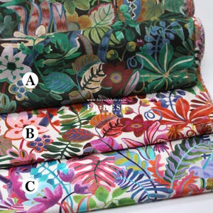 Puede incluir: Primer plano de tres muestras de tela con vibrantes diseños florales y de follaje. Las telas presentan una variedad de colores, incluyendo verde, rojo, rosa y morado, con un fondo blanco. El texto "www.forestfabric.com" es visible.