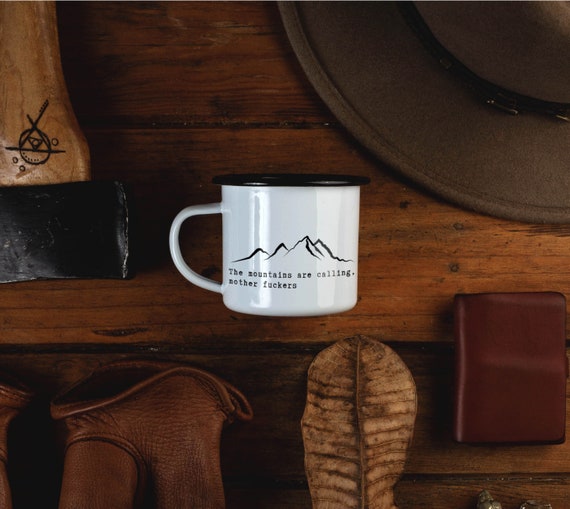 Las montañas están llamando a la taza de camping, taza de café de
