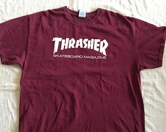 Camiseta unisex para hombre de la revista Thrasher, color morado / Talla XL / Merchandising original de skateboarding
