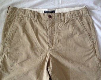 Abercrombie And Fitch Khakifarbene Bermudashorts für Herren, Größe 32''