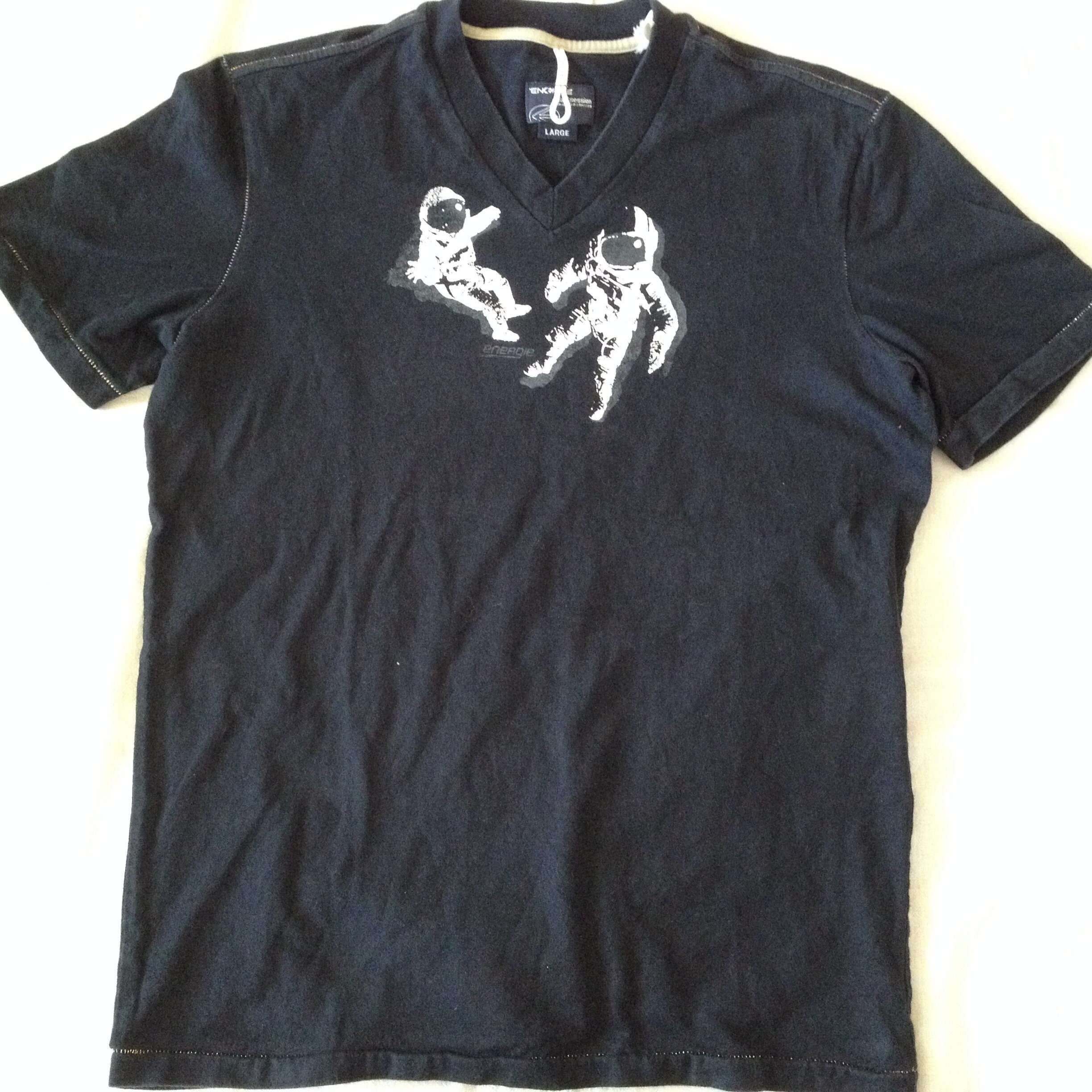 perler instruktør frill Energie Jeans Men's V-neck Vintage T-shirt Size Large Slim - Etsy Sweden