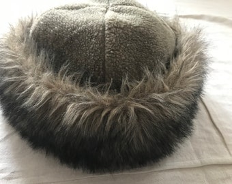 Belmar French Furry Bucket Hat Tan Women display picture 1