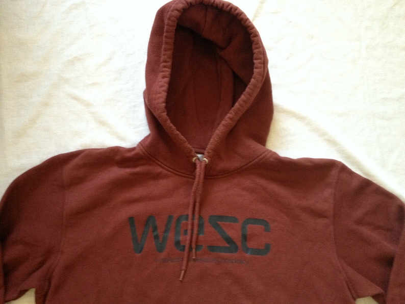 WeSC We Are The Superlative Conspiracy Sweden Classic Unisex Burgundy Hoodie Sweatshirt Cotton Medium Size image 2