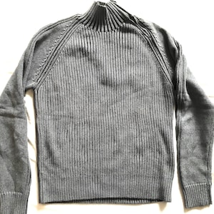 Jersey de algodón Chevignon France: cuello alto, gris acanalado (talla mediana)