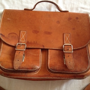 Nice Vintage Leather Shoulder Bag Briefcase Unisex Medium Size Light Brown Leather W/ Adjustable Shoulder Strap