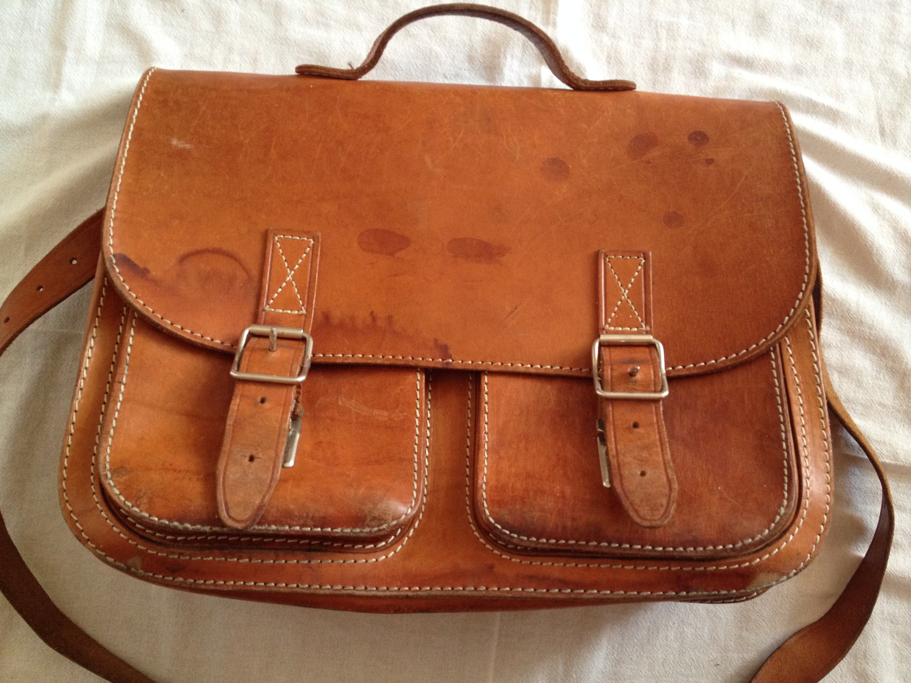 Vintage Nice Leather Shoulder Bag Briefcase Unisex Medium Size Light