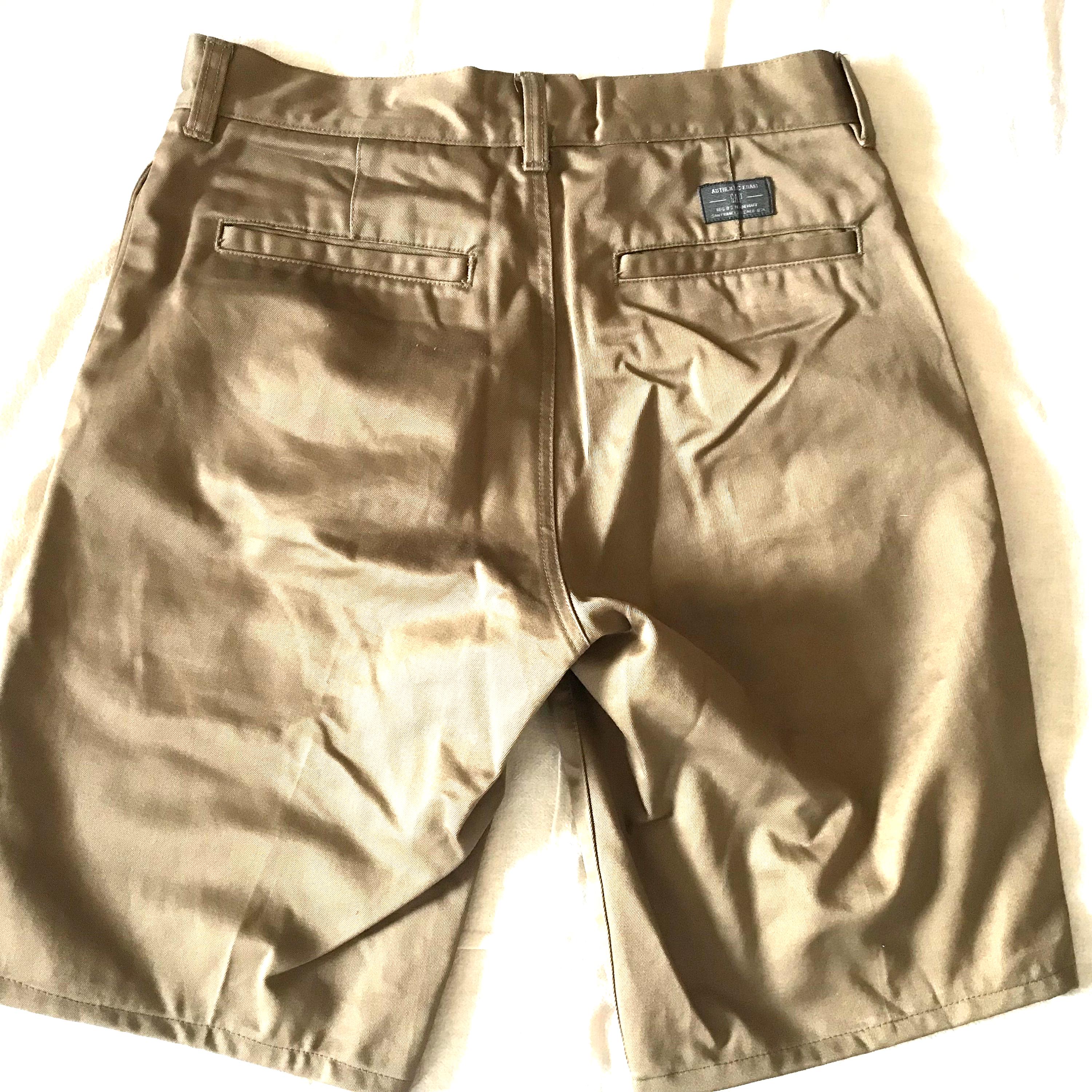 H&M Short moulant Dames Pantalon court T EU 38 kaki style décontracté