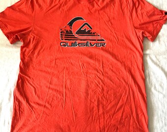 Quiksilver Men's Red Teracotta T-Shirt | XL EU XLarge White w/ Printed Logo | Surfing Skateboarding Gear Label