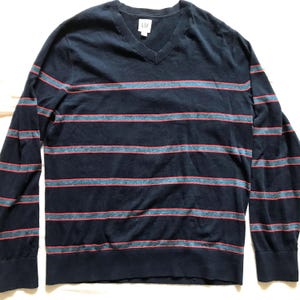 Gap Classic V-Neck Men's Pullover Sweater Navy Blue Striped Cotton Made Medium Size US