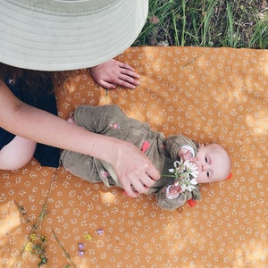 Baby play mat L&#39;abri Montessori in organic cotton oeko-tex for free motor skills and family life