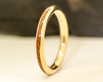 Anillo de Oro Amarillo 18K y Madera de Enebro - Alianzas con madera y oro - Natural ring