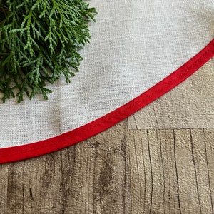 White tree skirt with red lace, tree skirt, burlap tree skirt, Christmas tree decor, Christmas tree skirt, white Linen Christmas tree skirt