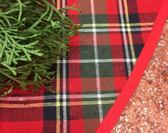 Red plaid Christmas tree skirt, Tartan tree skirt, linen tree skirt, Christmas tree skirt, rustic decorations, Christmas tree skirt, gift