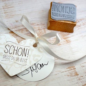 Stempel Schön dass du da bist Tischkdeko Gastgeschenk Gäste Feiern Tischkarten Einladung DIY handmade Schriftzug Bild 1