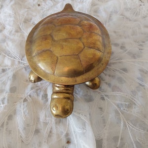 Tortuga de latón vintage