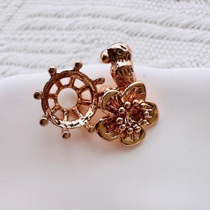 1 Pcs  - Gold Plated Bird And Flower - 8mm Round Cabochon Setting