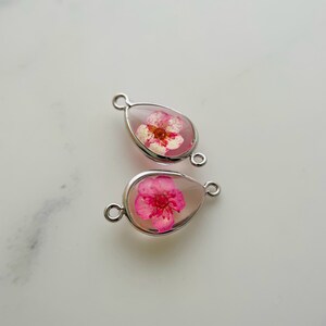 Pressed Dried Flower Pendant - 20x10mm - 2 Pieces