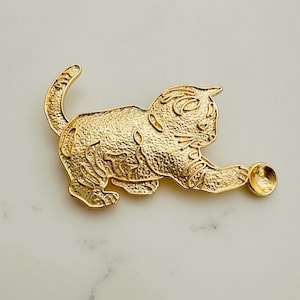2 Pcs Cat Brooch 8mm Setting   -  45x50mm