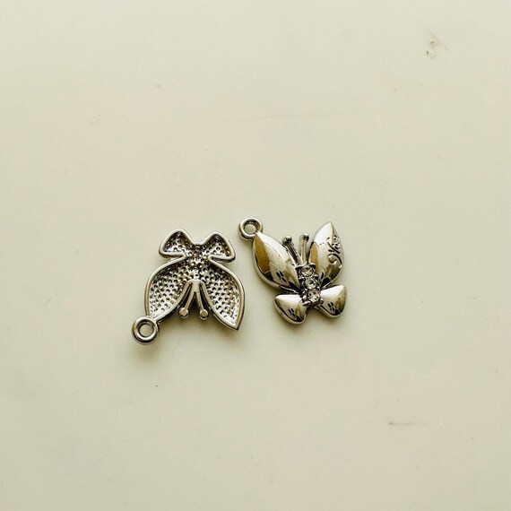 バタフライチャームペンダント - 2個 - 17 x 13 mm - Etsy 日本