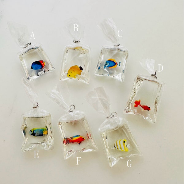 10pcs- Résine Goldfish in a Bag Charms Pendentifs Koi Fish - 50x24mm