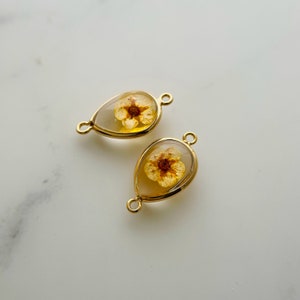 Pressed Dried Flower Pendant - 20x10mm - 2 Pieces