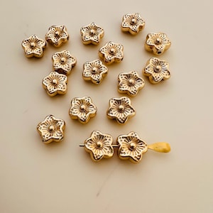 20 - Flower Beads - 8x8mm- Hole 1mm - Gold Plated