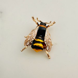 Bee Brooch  - 33x25mm