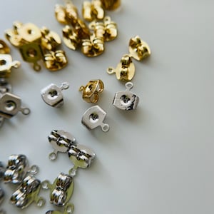 20 x Ohrring Stopper mit Schlaufe - 8 x 7 mm