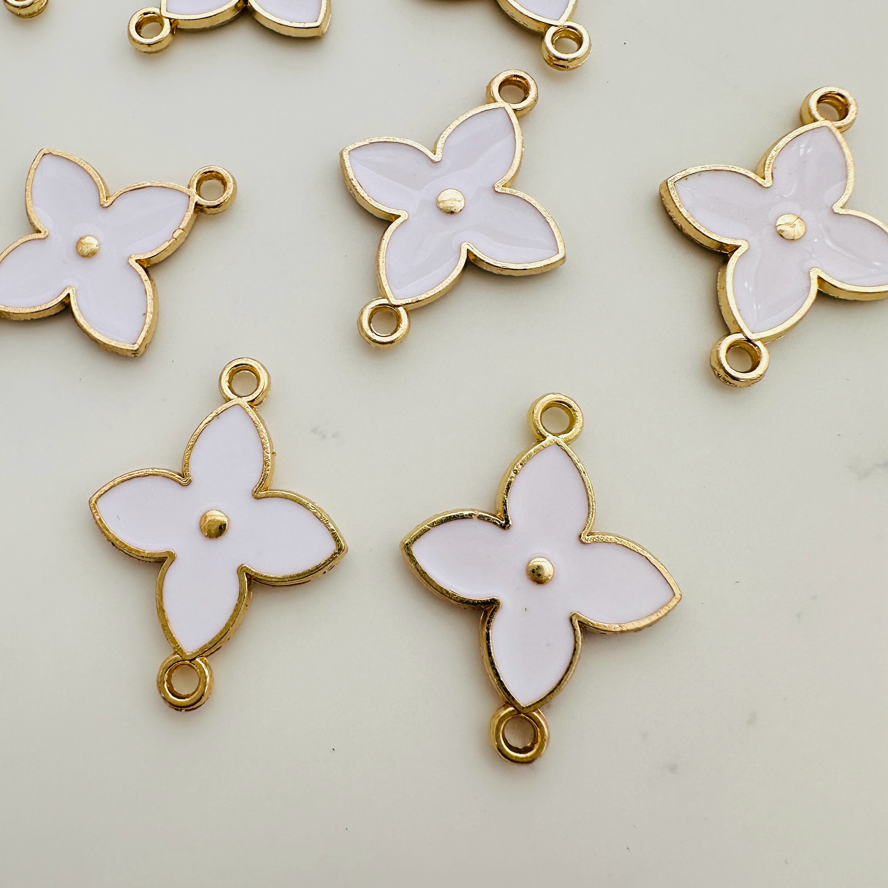 10 dijes de flores esmaltadas, 26 x 20 mm