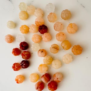 10 of 30 pompoenkralen van natuurlijke jade: 10 mm, hoog: 7 mm, gaatje: 1 mm