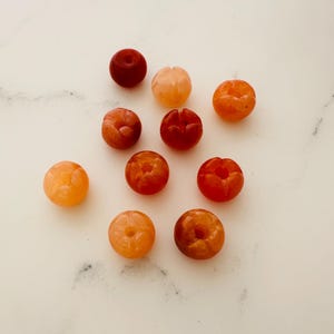 10 of 30 natuurlijke jadekralen: 10 mm, 7 mm hoog, gat: 1 mm