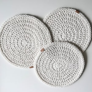 Set of 6 circle placemats, chunky tableclothes for dining room. Hand woven placemats, christmas decoration.