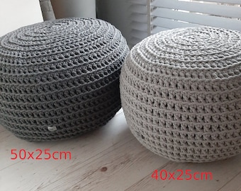 Runder Pouf, Ottomane, Bodenkissen zum Entspannen. Pouf-Couchtisch wiederverwendbar. Scnadi-Stil.