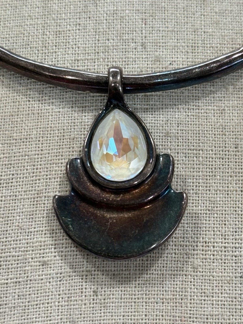 Collar alma UNO de 50 MRS BEGUM en metal revestido de plata y cristales facetados imagen 2