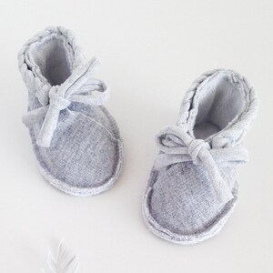 newborn shoes, newborn booties, baby girl shoes, newborn socks, baby shoes, baby boy shoes - 1 pair of newborn booties
