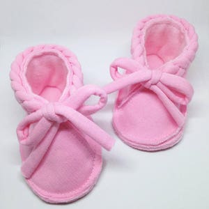 newborn shoes, newborn booties, baby girl shoes, newborn socks, baby shoes, baby boy shoes - 1 pair of newborn booties