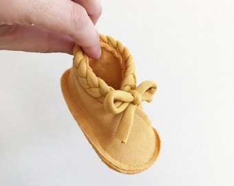 newborn shoes, newborn booties, baby girl shoes, newborn socks, baby shoes, baby boy shoes, mustard baby shoes, peruvian cotton fabric shoes