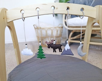 Tema del bosque colgando juguetes de gimnasio para bebés / Decoración de vivero de alces de fieltro de bosque / Juguete de gimnasio de actividades de animales colgantes / Juguetes de fieltro de gimnasio de juego de montaña