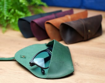 Estuche de gafas personalizado, manga de gafas de sol con monograma, estuche de gafas grabado, regalo personalizado para él, soporte de gafas de cuero suave para ella