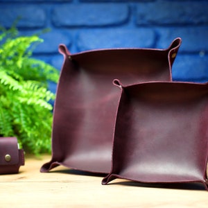 Vassoio di ritiro e riconsegna auto personalizzato, vassoio catchall in pelle, regali personalizzati in pelle, organizzatore di scrivania da ufficio personalizzato, vassoio di ritiro e riconsegna auto inciso per uomo Marsala