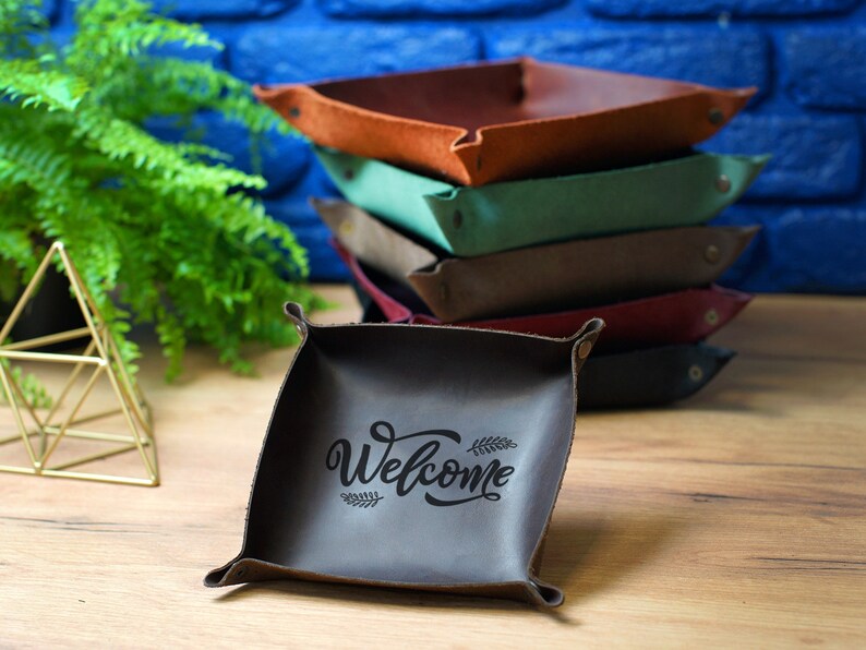 Vassoio di ritiro e riconsegna auto personalizzato, vassoio catchall in pelle, regali personalizzati in pelle, organizzatore di scrivania da ufficio personalizzato, vassoio di ritiro e riconsegna auto inciso per uomo immagine 10