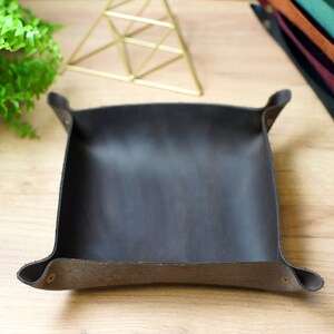 Vassoio di ritiro e riconsegna auto personalizzato, vassoio catchall in pelle, regali personalizzati in pelle, organizzatore di scrivania da ufficio personalizzato, vassoio di ritiro e riconsegna auto inciso per uomo Dark Brown