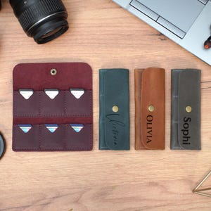 カスタムレザー SD カードケース、刻印入り SD カードホルダー、写真家へのギフト、メモリカードオーガナイザー、ゲーマーへのクリスマスギフト、SD カードストレージ