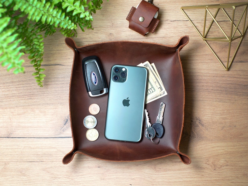 Vassoio di ritiro e riconsegna auto personalizzato, vassoio catchall in pelle, regali personalizzati in pelle, organizzatore di scrivania da ufficio personalizzato, vassoio di ritiro e riconsegna auto inciso per uomo immagine 4